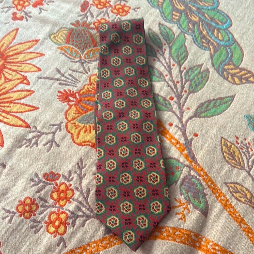 Elegant Floral Patterned Tie - Red and Green YSL Tag 100% Silk Crepe